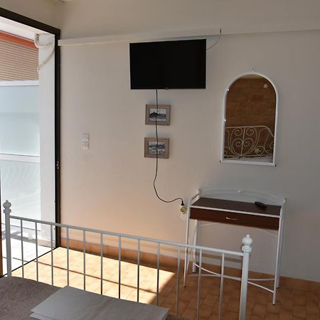 Lions 2 Studios&Apartments, Poros Island. Poros Town Exterior foto