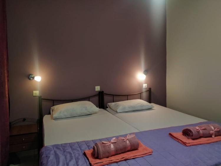 Lions 2 Studios&Apartments, Poros Island. Poros Town Exterior foto