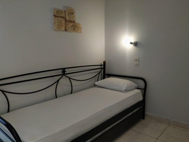 Lions 2 Studios&Apartments, Poros Island. Poros Town Exterior foto