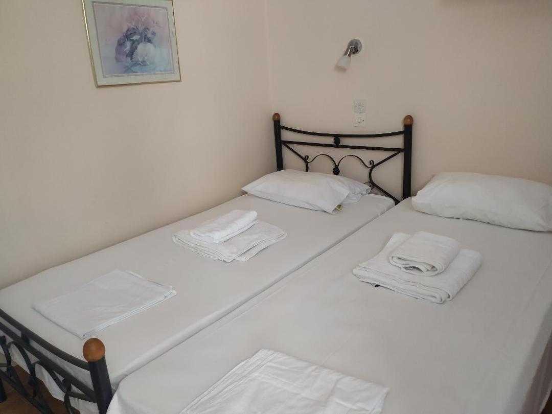 Lions 2 Studios&Apartments, Poros Island. Poros Town Exterior foto