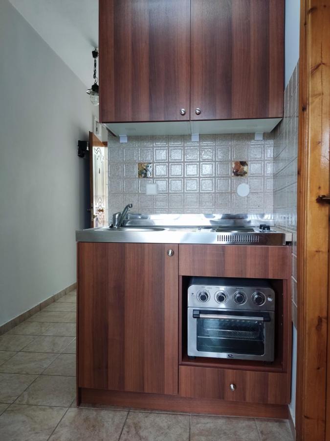 Lions 2 Studios&Apartments, Poros Island. Poros Town Exterior foto