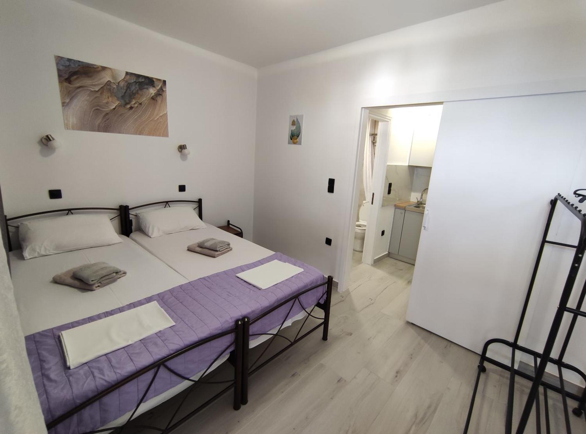 Lions 2 Studios&Apartments, Poros Island. Poros Town Exterior foto