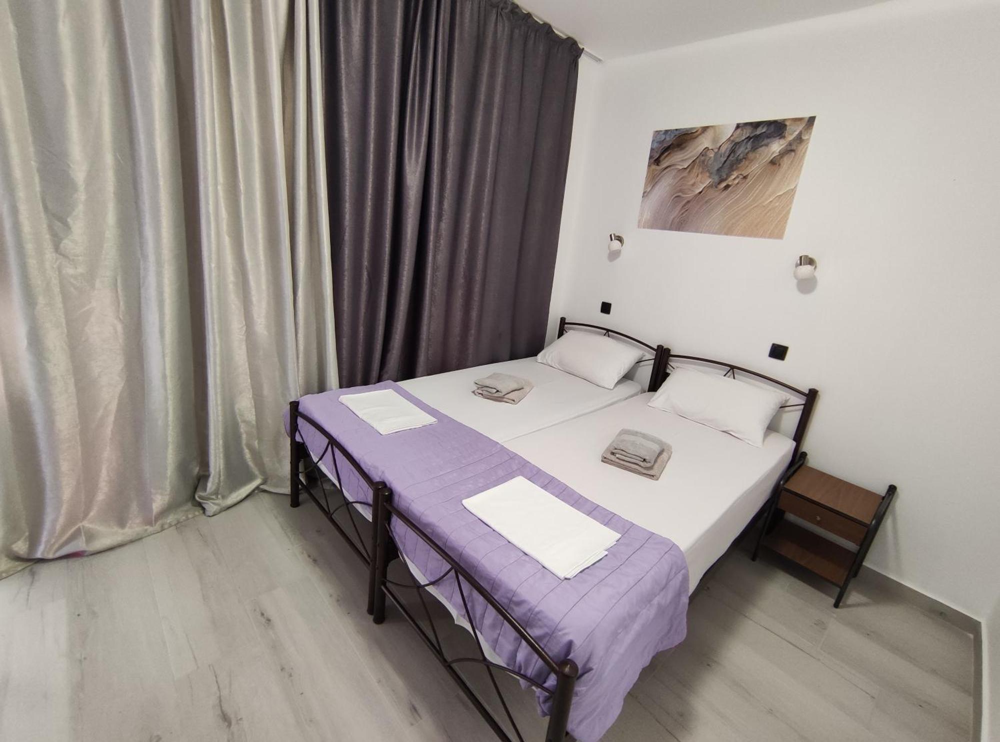 Lions 2 Studios&Apartments, Poros Island. Poros Town Exterior foto