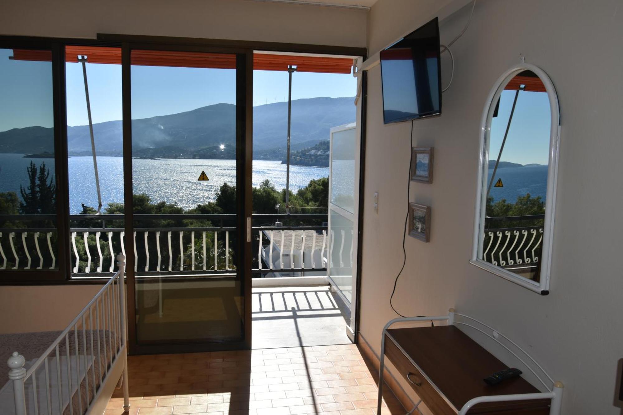 Lions 2 Studios&Apartments, Poros Island. Poros Town Exterior foto