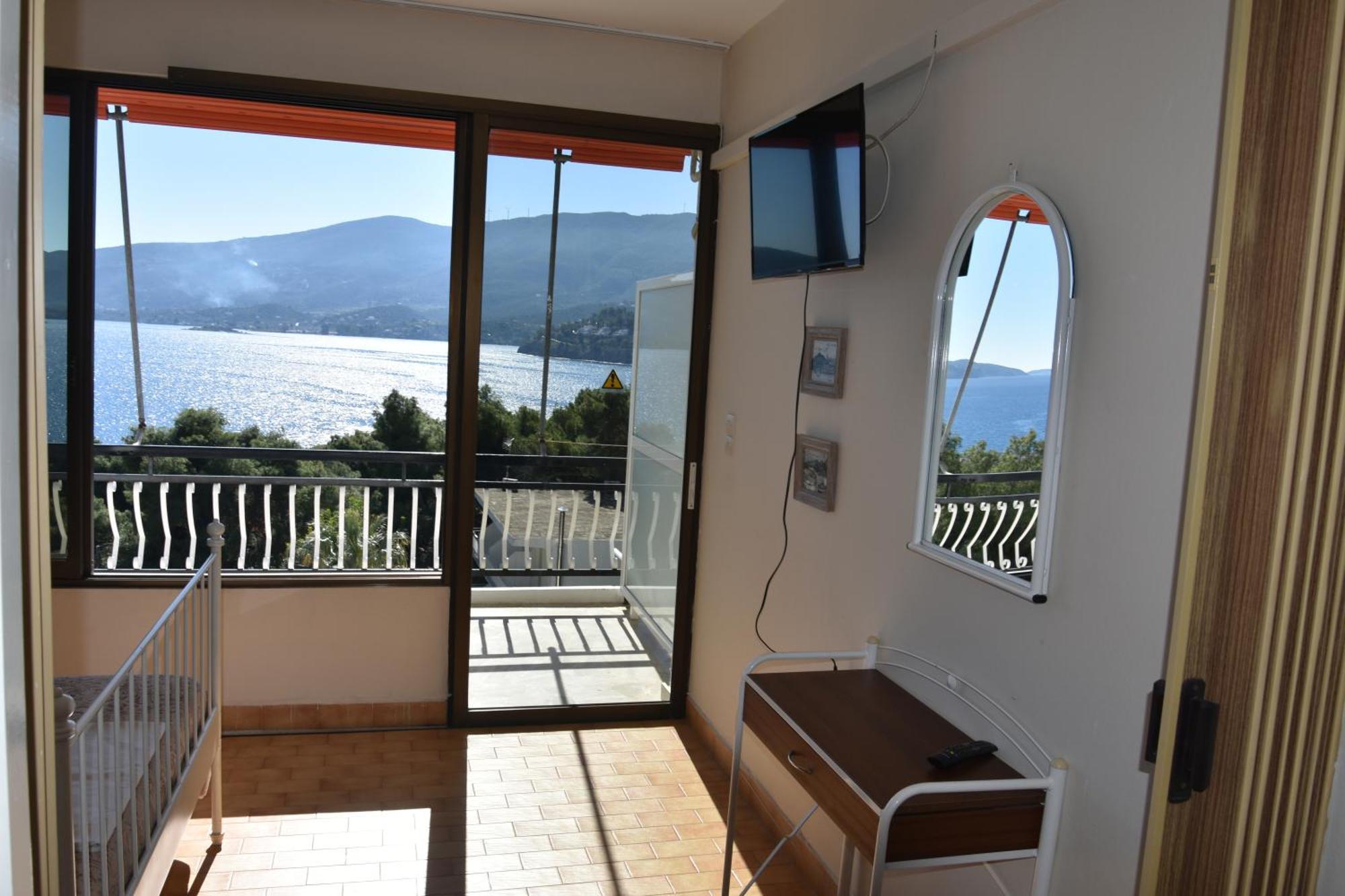 Lions 2 Studios&Apartments, Poros Island. Poros Town Exterior foto