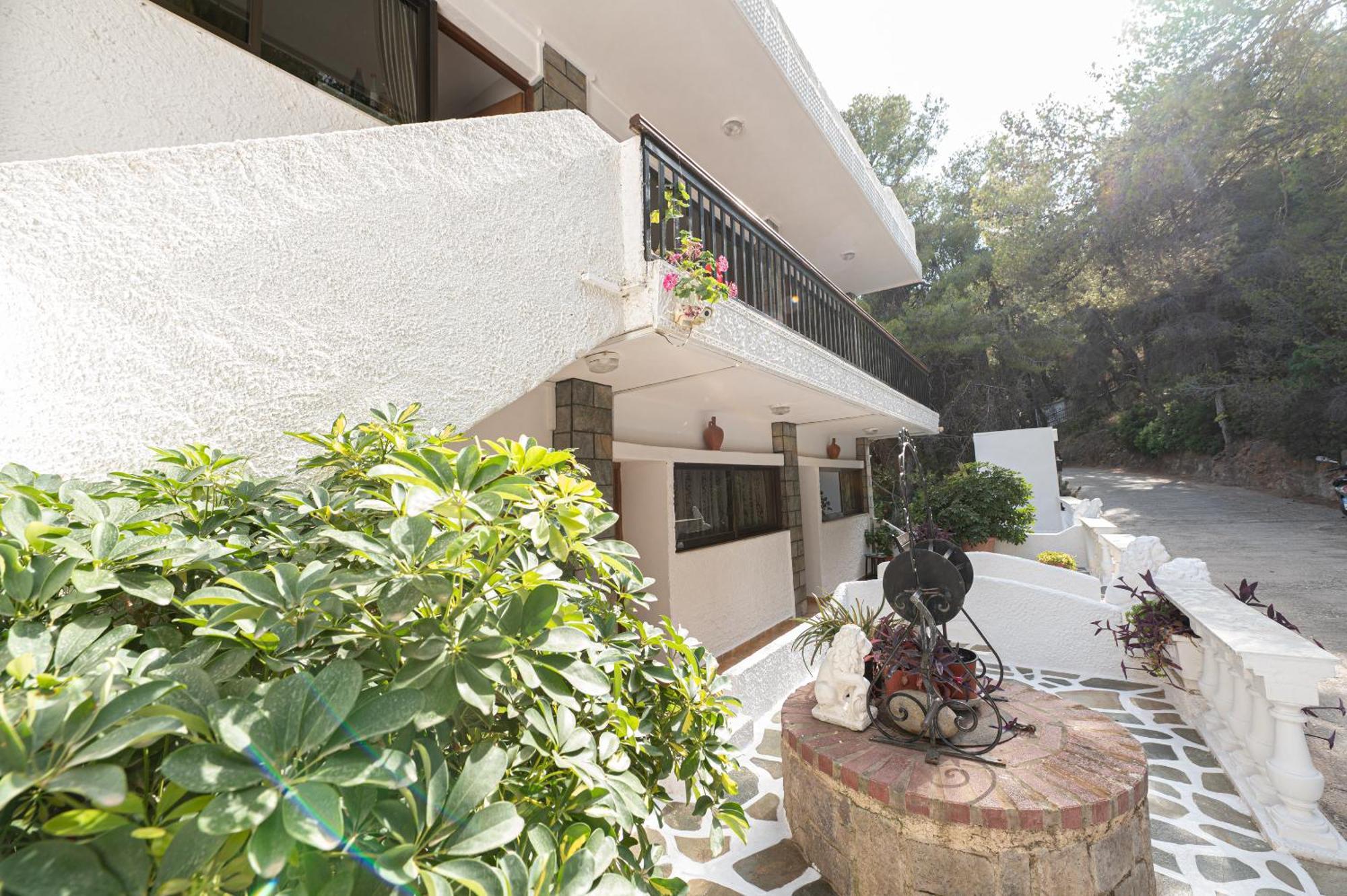 Lions 2 Studios&Apartments, Poros Island. Poros Town Exterior foto