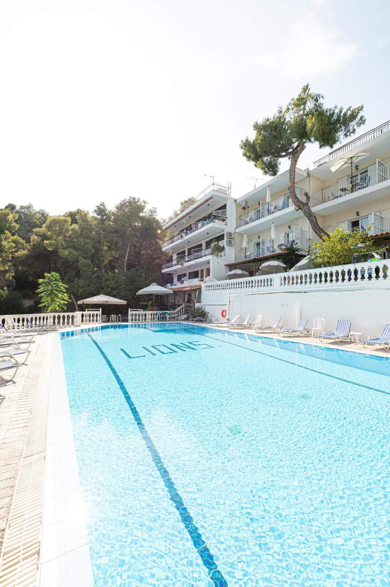 Lions 2 Studios&Apartments, Poros Island. Poros Town Exterior foto