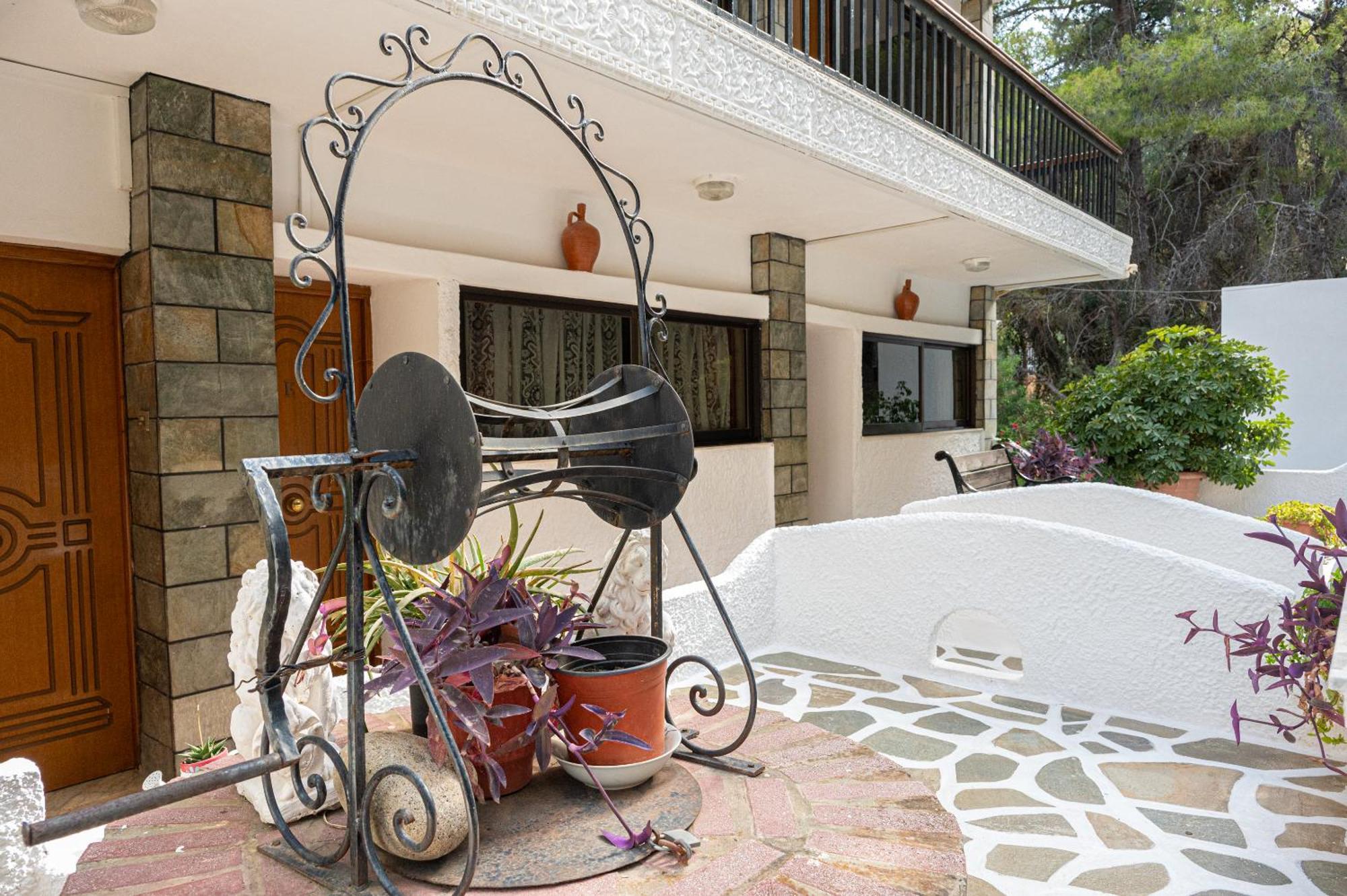 Lions 2 Studios&Apartments, Poros Island. Poros Town Exterior foto