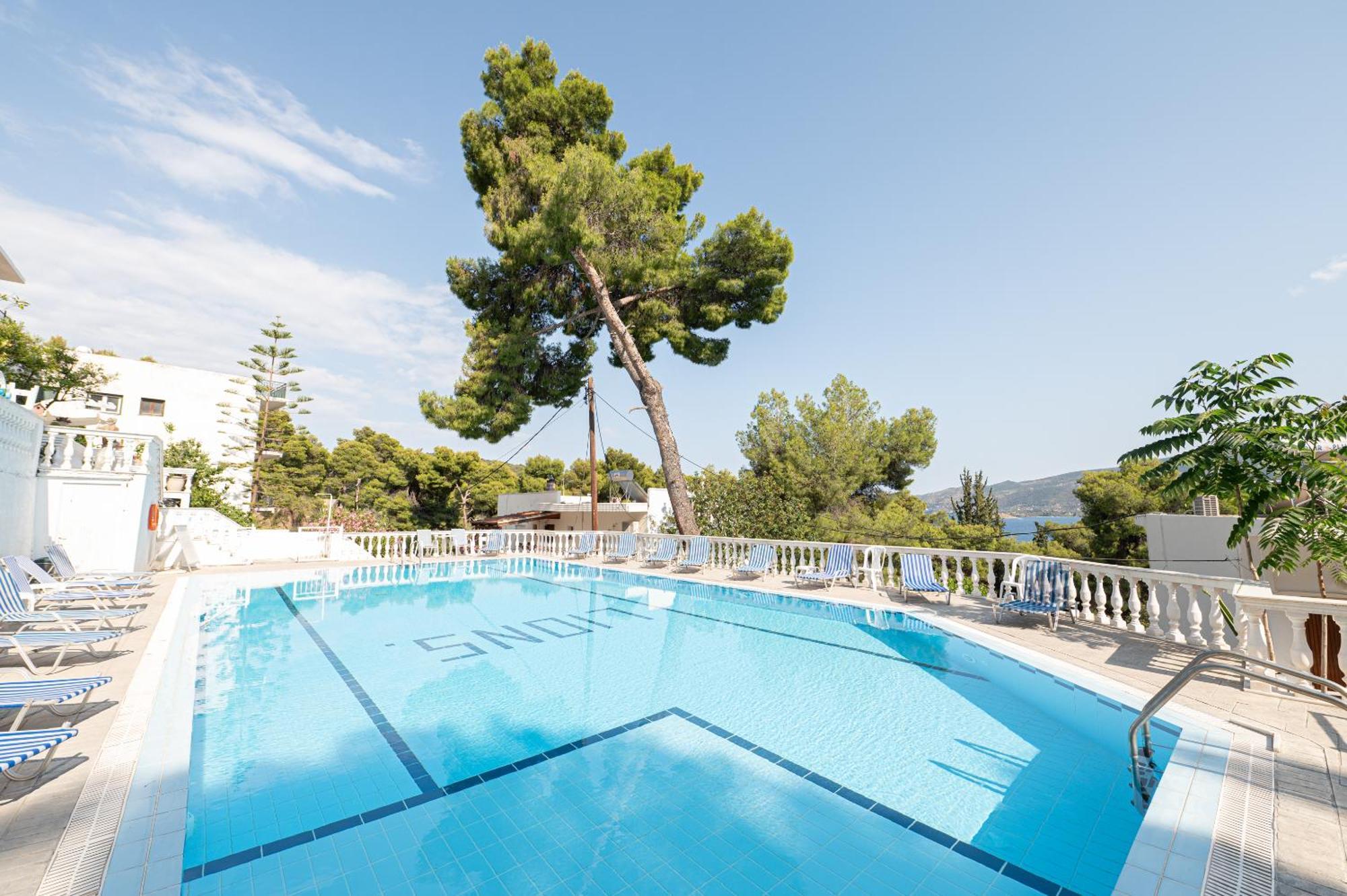 Lions 2 Studios&Apartments, Poros Island. Poros Town Exterior foto