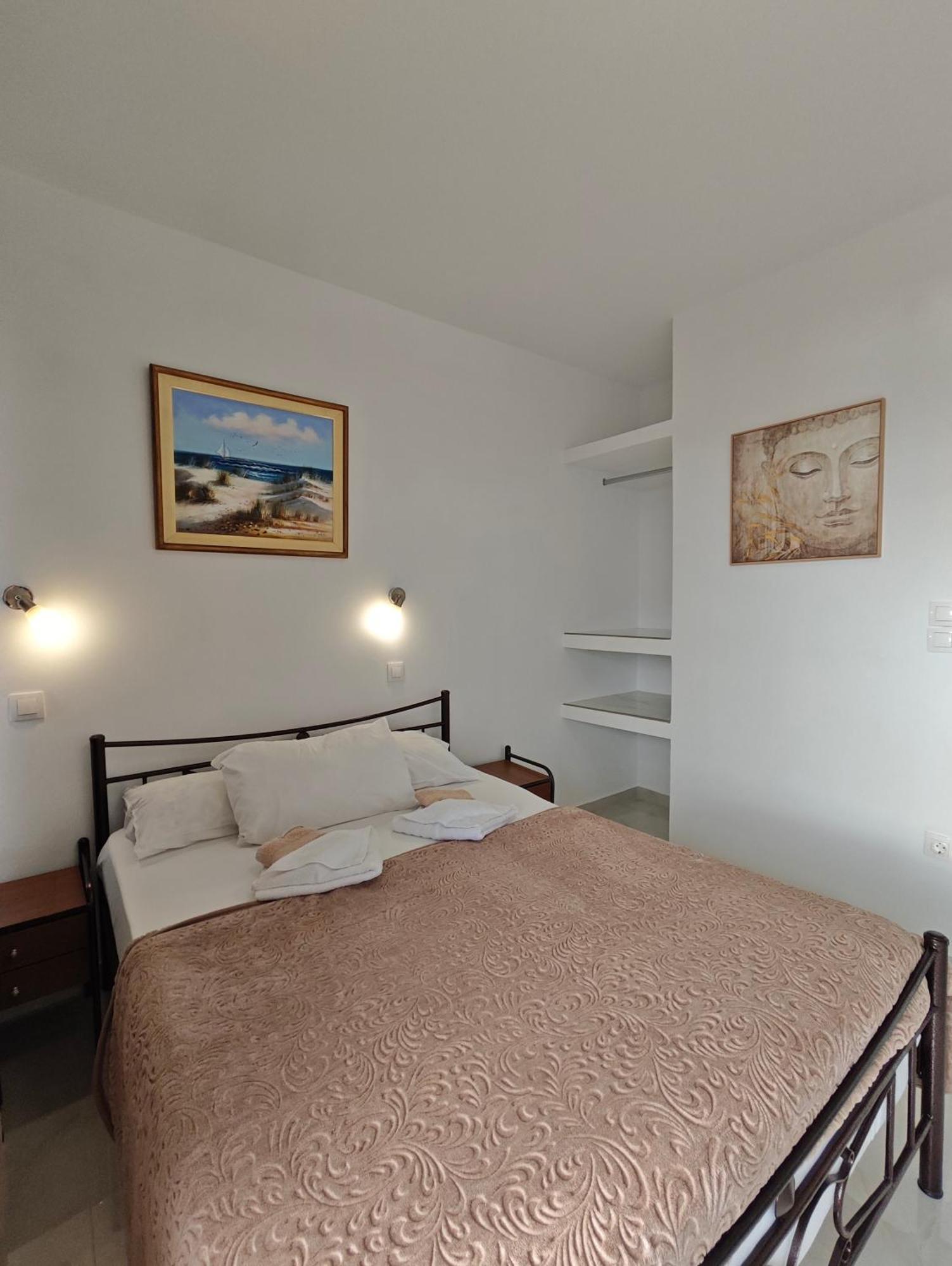Lions 2 Studios&Apartments, Poros Island. Poros Town Exterior foto