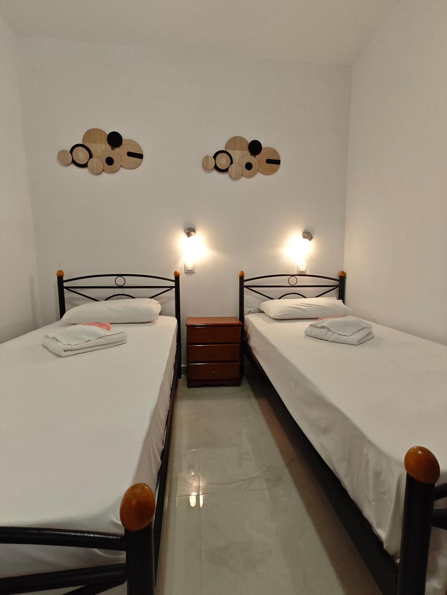 Lions 2 Studios&Apartments, Poros Island. Poros Town Exterior foto