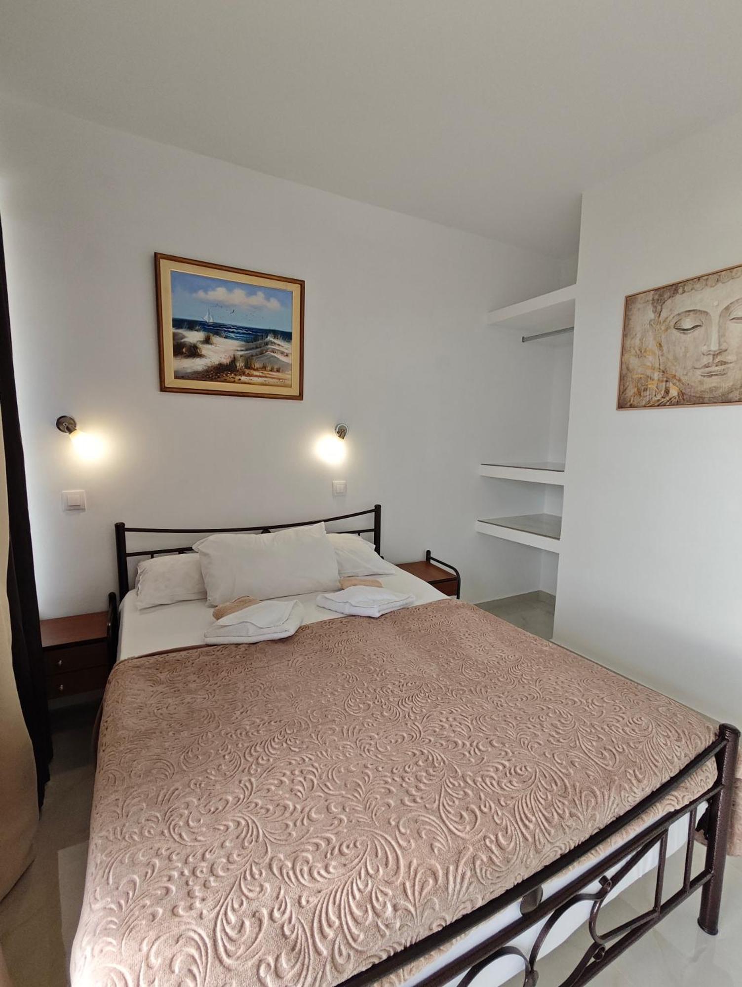 Lions 2 Studios&Apartments, Poros Island. Poros Town Exterior foto